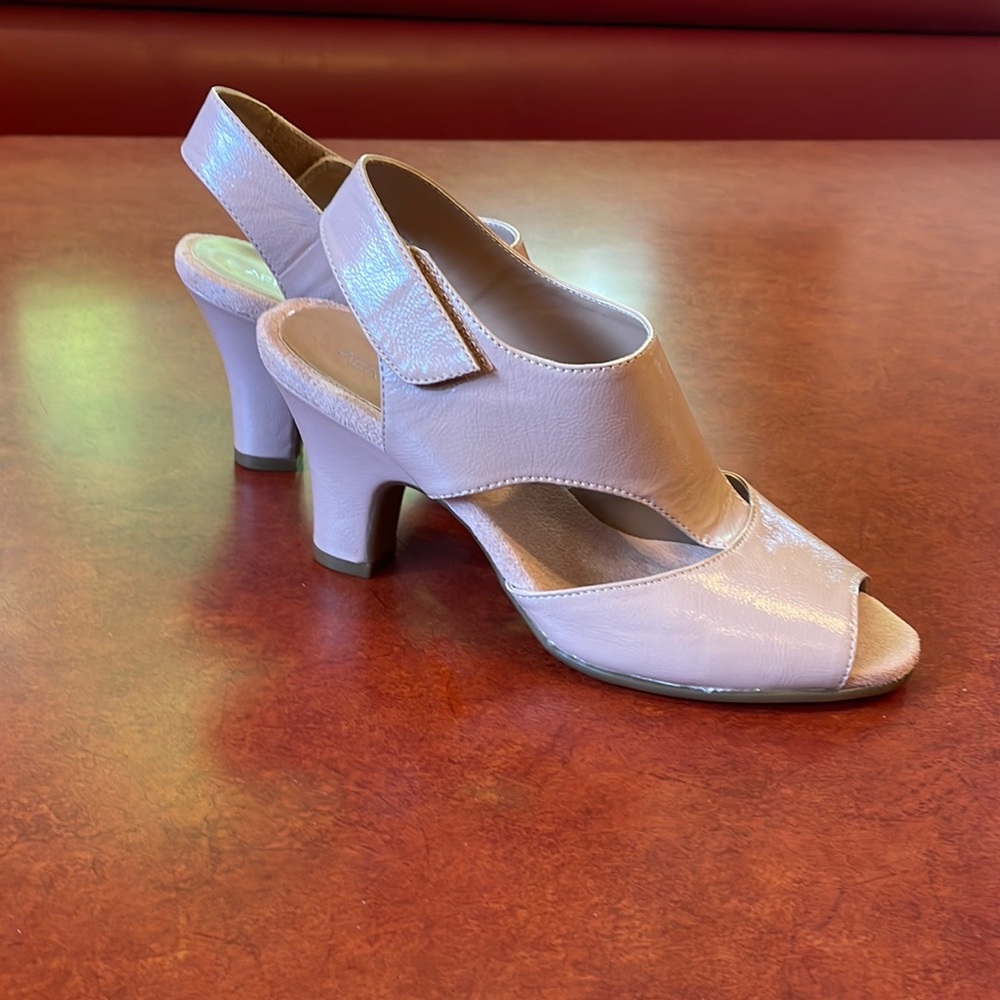 Aérosoles pink patent sandal, size 9